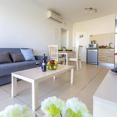 Coralli By Fig Tree Bay *